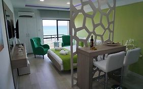 Lazuli Sea View-Beachfront Ap 405
